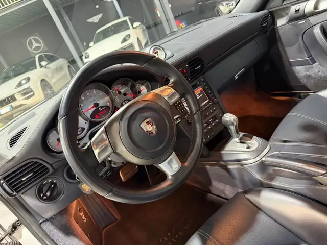 Porsche 911 view 12