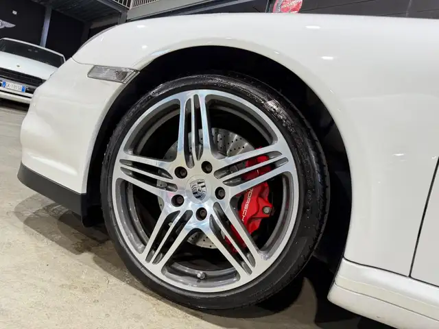 Porsche 911 view 9