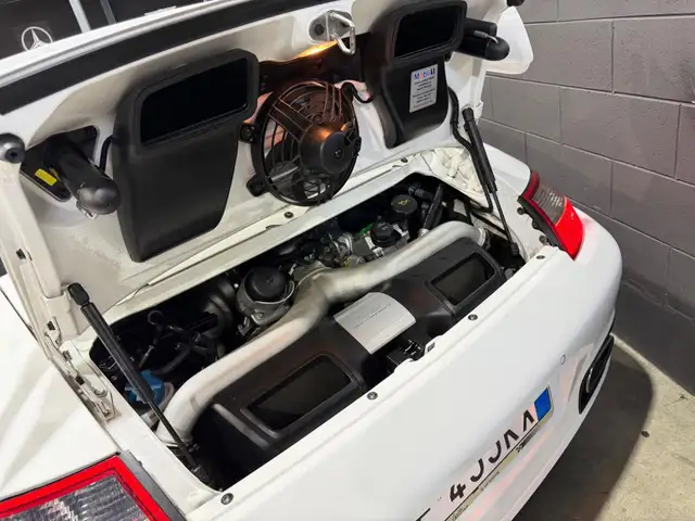 Porsche 911 view 10