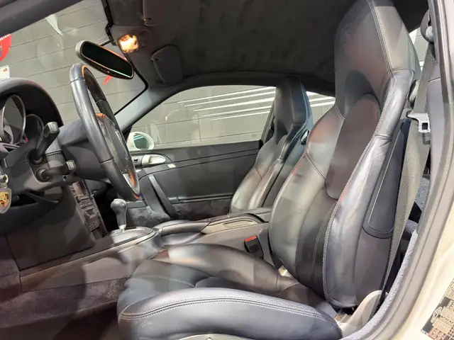 Porsche 911 view 11