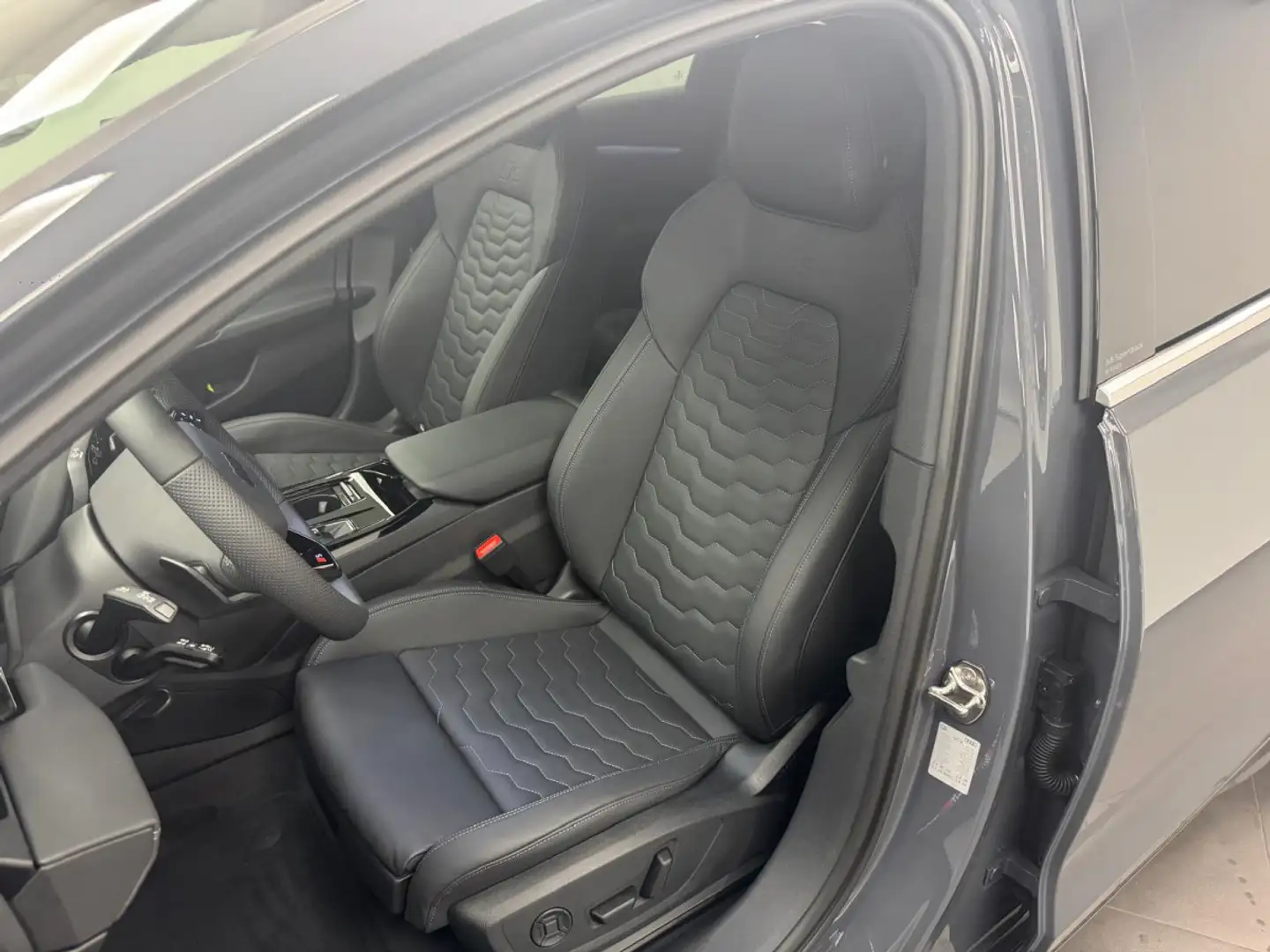 Audi A6 Sportback e-tron S Line performance 367 CV / 270 k Gris - 2