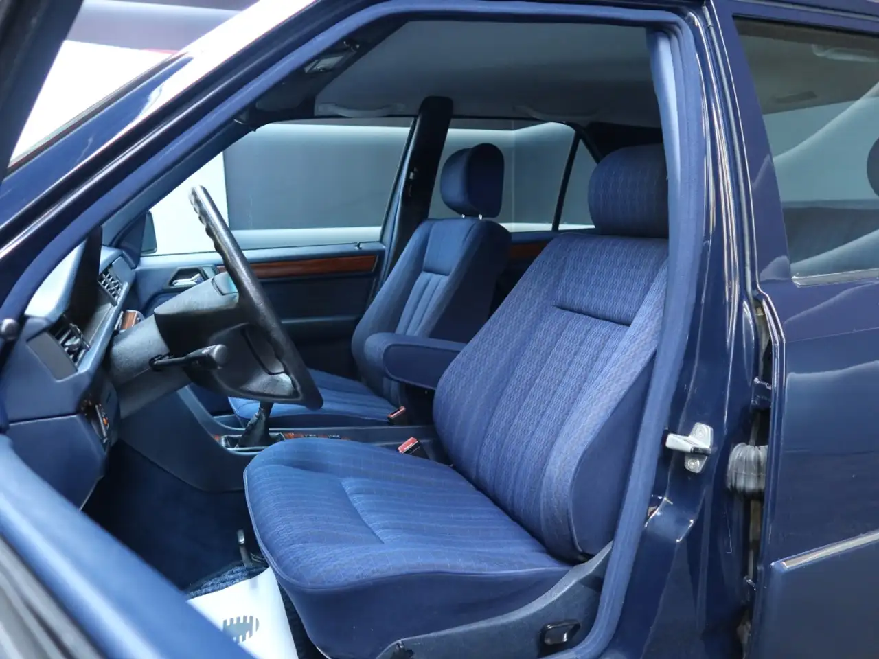 Mercedes-Benz 260 300E, foto 5