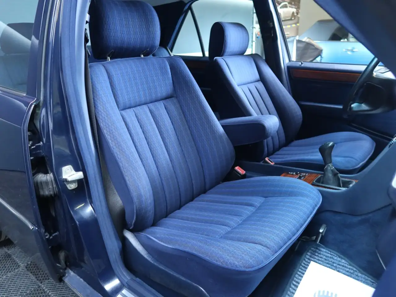 Mercedes-Benz 260 300E, foto 9