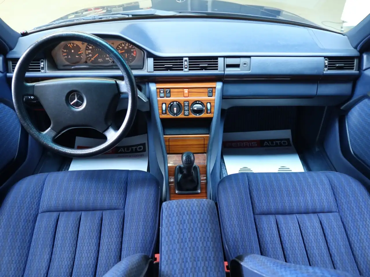 Mercedes-Benz 260 300E, foto 7