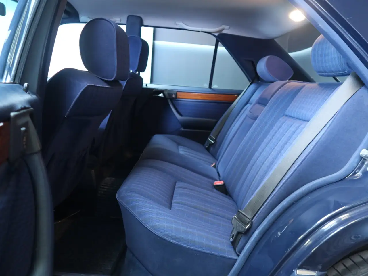 Mercedes-Benz 260 300E, foto 6