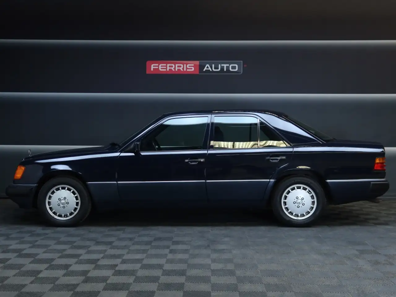 Mercedes-Benz 260 300E, foto 12