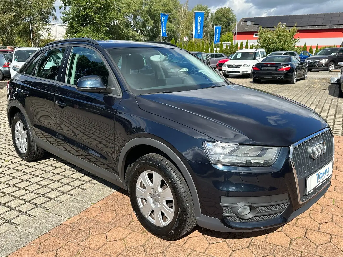 Audi Q3 2.0 TDI  PANORAMA / AHK / 1.HAND Blau - 2