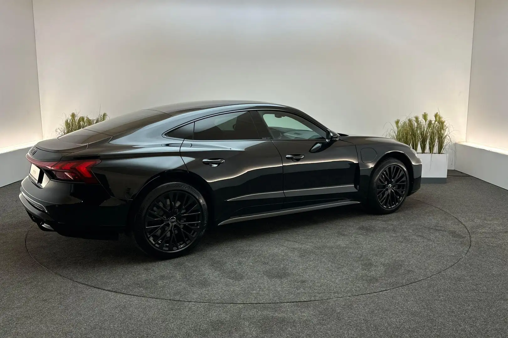 Audi e-tron GT 503pk 97kWh quattro Zwart - 2