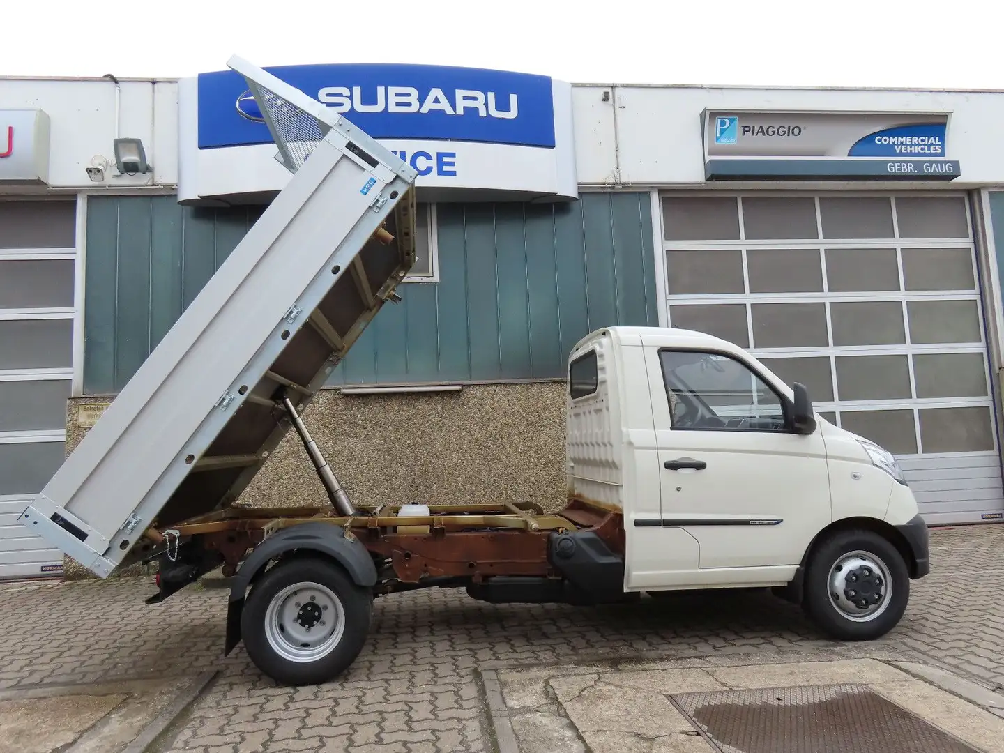 Piaggio Porter NP6 Twin Wheel 3-Seitenkipper Benzin/LPG- Weiß - 2