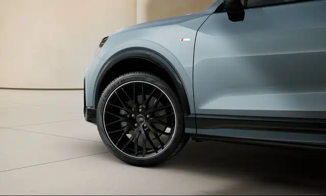Audi Q2 view 6