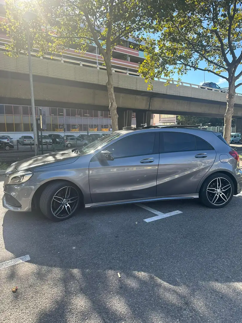 Mercedes-Benz 180 Classe A AMG Gris - 1