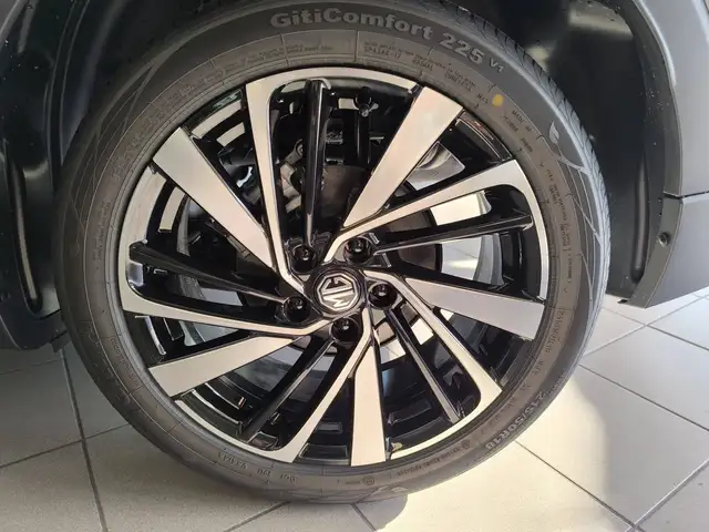 MG ZS view 18