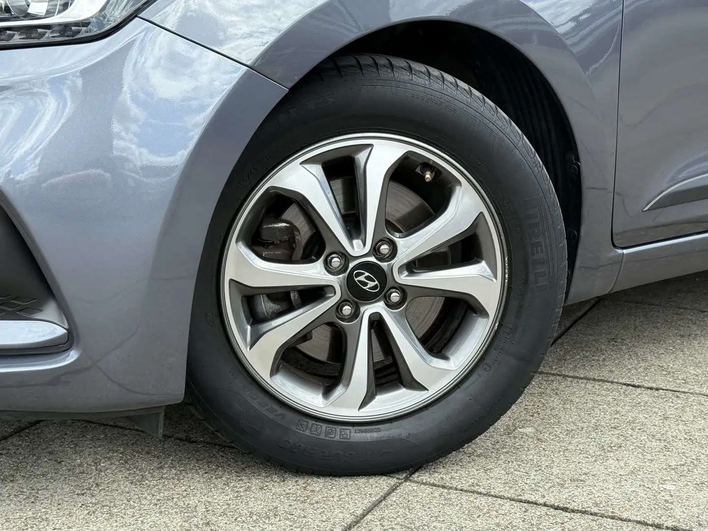 Hyundai i20 1.0 T-GDI Premium | Navi | Clima | Rijklaar prijs Grijs - 2