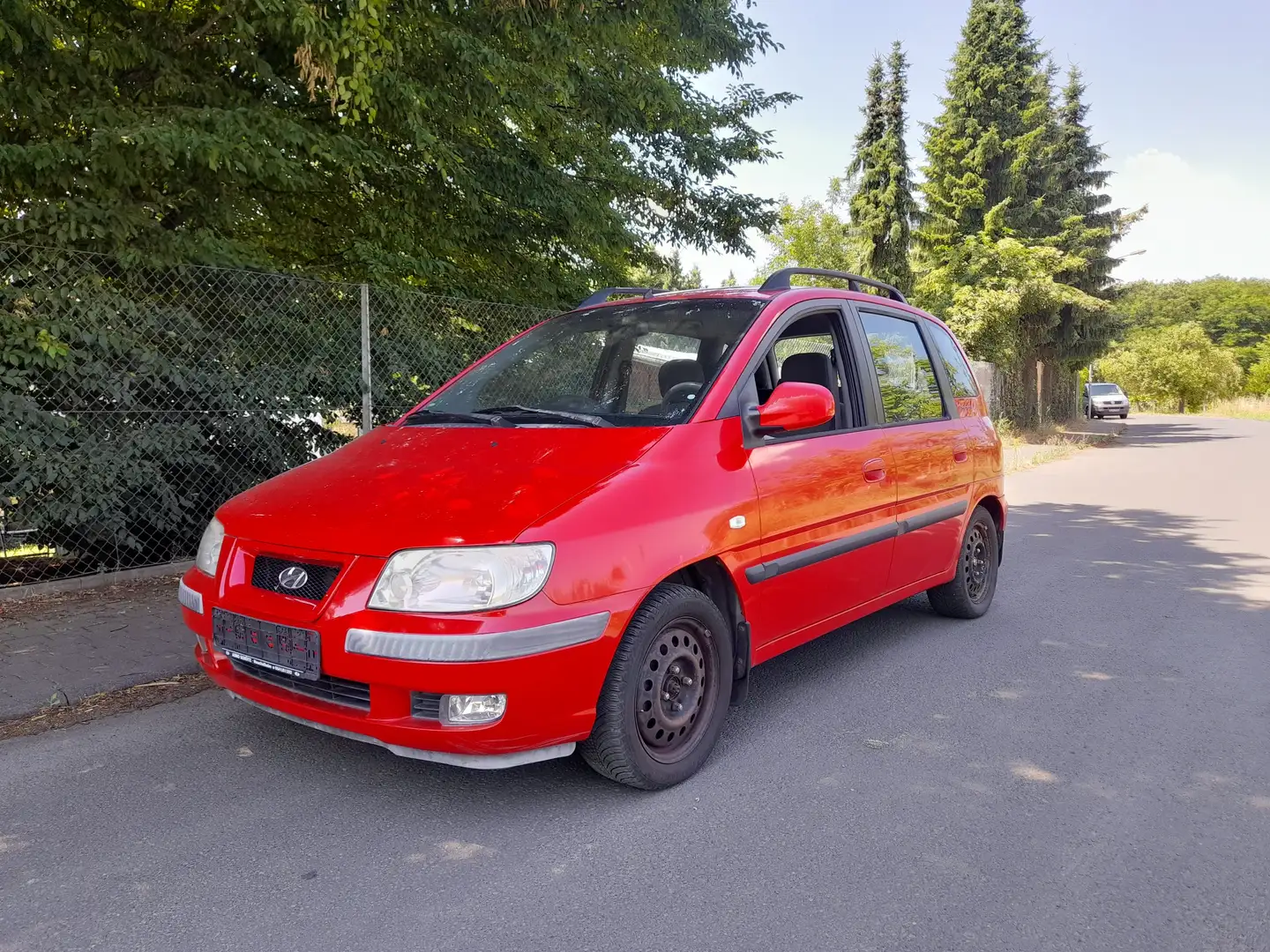Hyundai Matrix Matrix 1.8 GLS. Klimaanlage, AHK.. Guter Zustand. Rot - 1