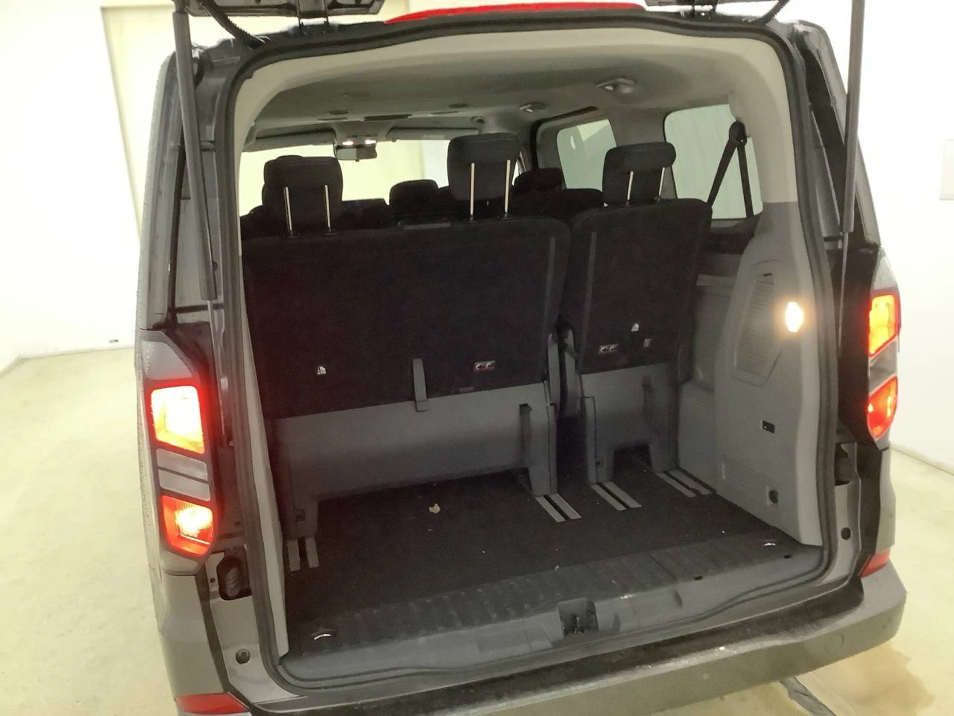 Ford Tourneo Custom L1 Tourneo Titanium — photo 4