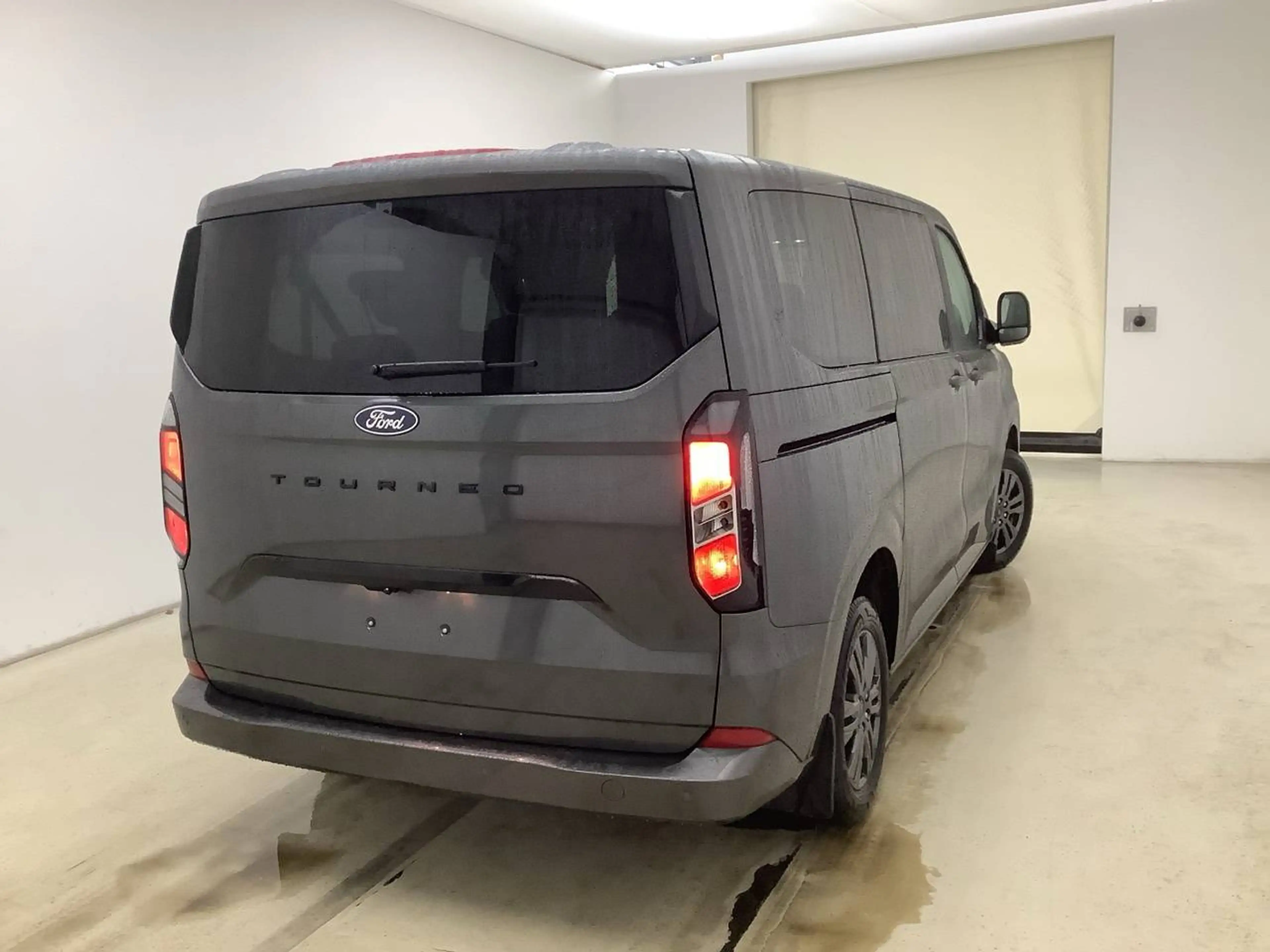 Ford Tourneo Custom L1 Tourneo Titanium — photo 2