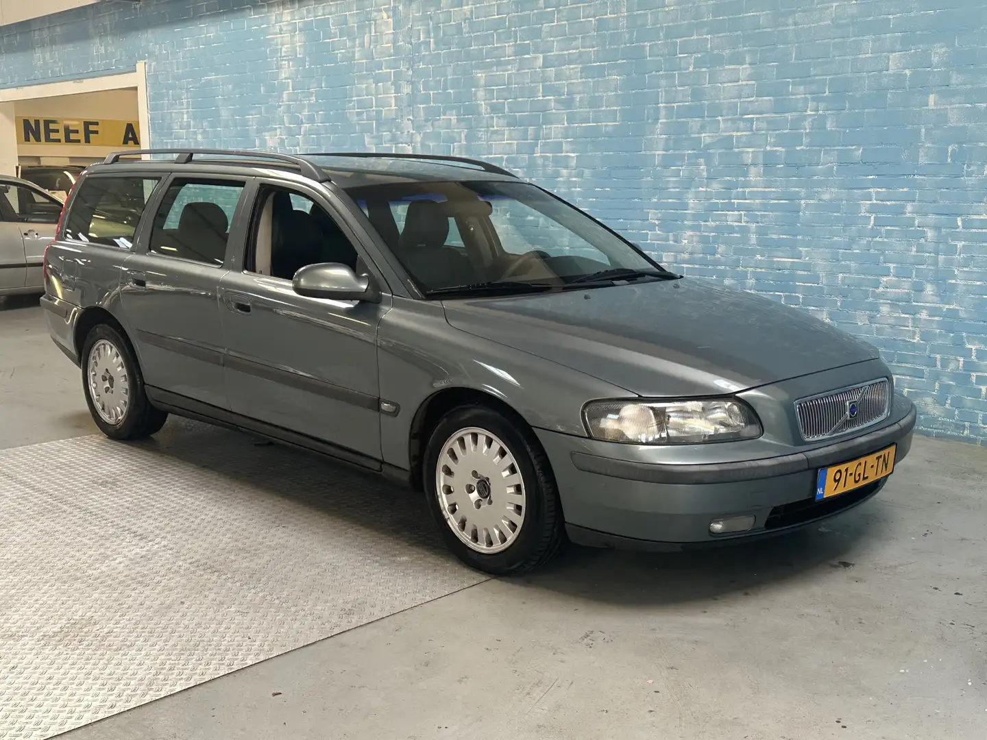 Volvo V70 2.4 T Geartronic CLIMA CRUISE TREKHAAK Goede onder Green - 2