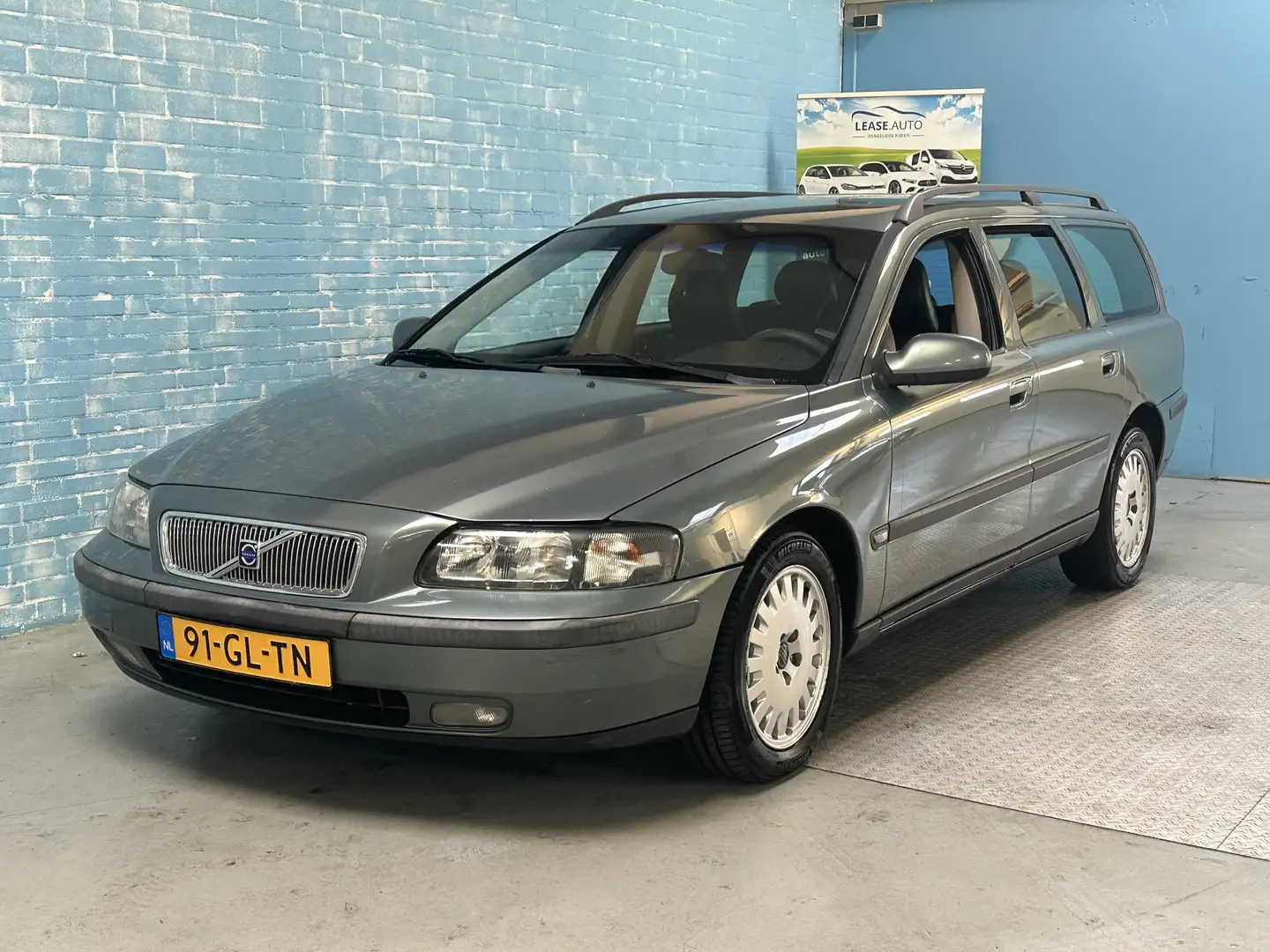 Volvo V70 2.4 T Geartronic CLIMA CRUISE TREKHAAK Goede onder Green - 1