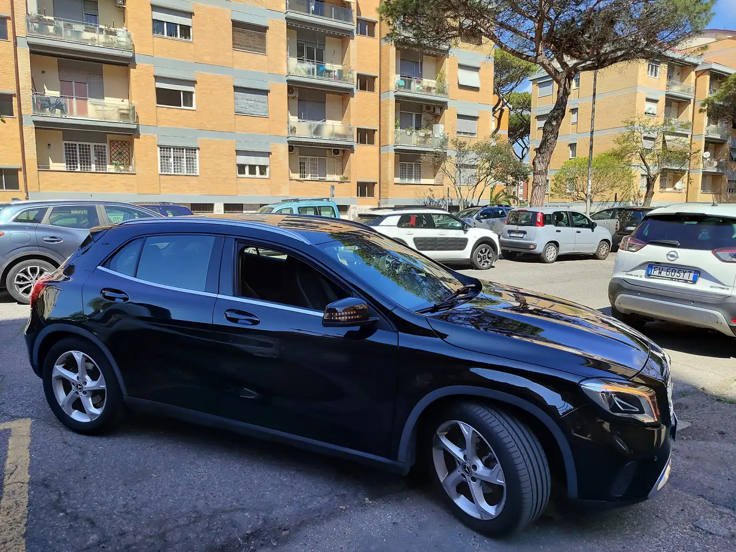 Mercedes-Benz GLA 180 GLA-X156 2017 Sport auto Černá - 2