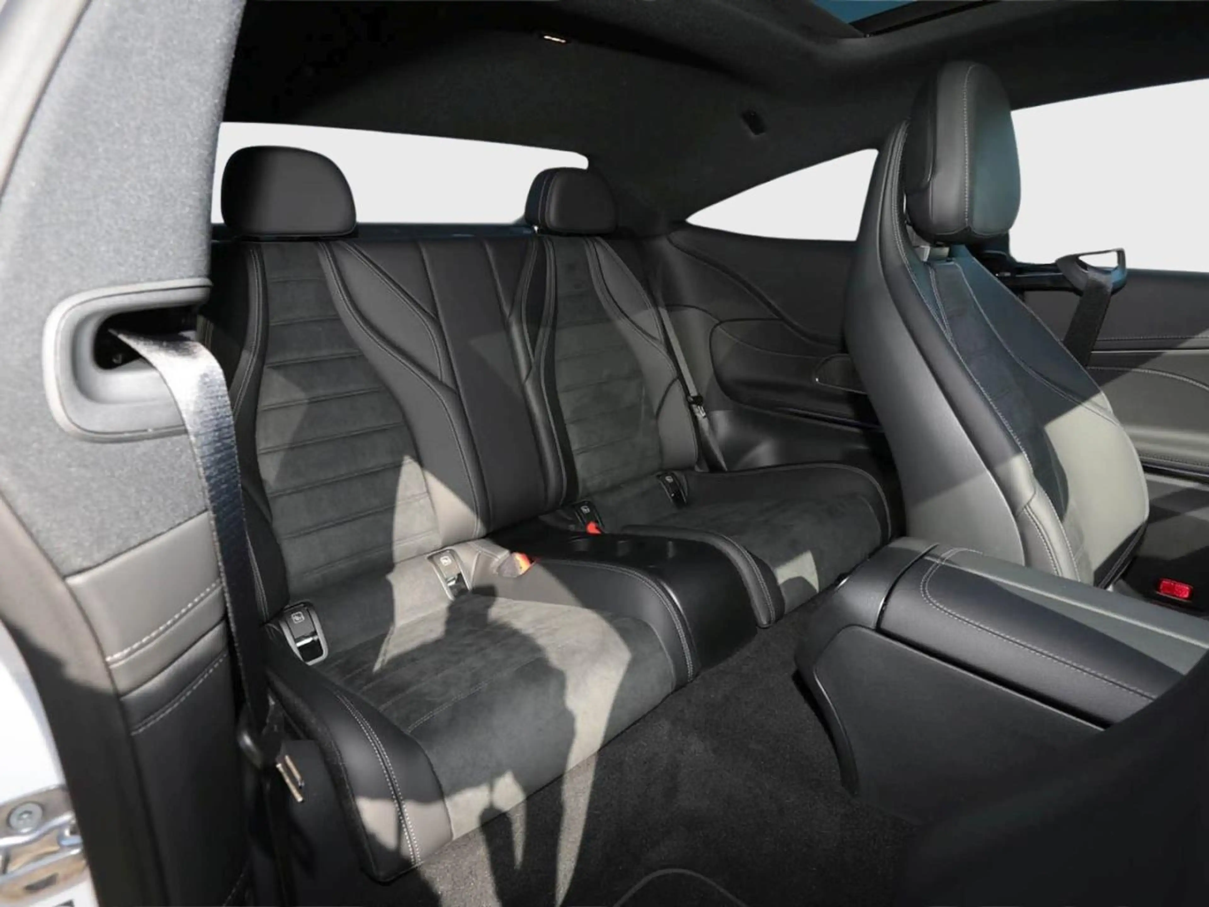 Mercedes-Benz CLE 200 Coupé AMG Night Panorama Distronic 360° — photo 11