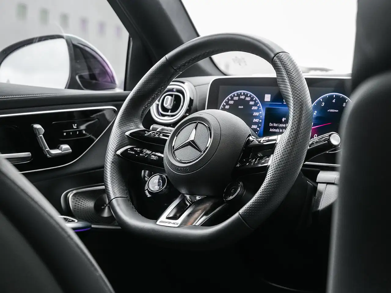 Mercedes-Benz GLC снимка Mercedes-Benz GLC