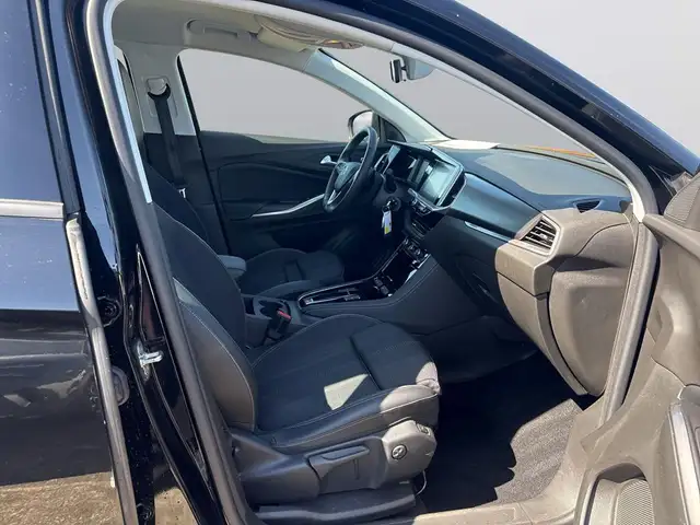 Opel Grandland view 11