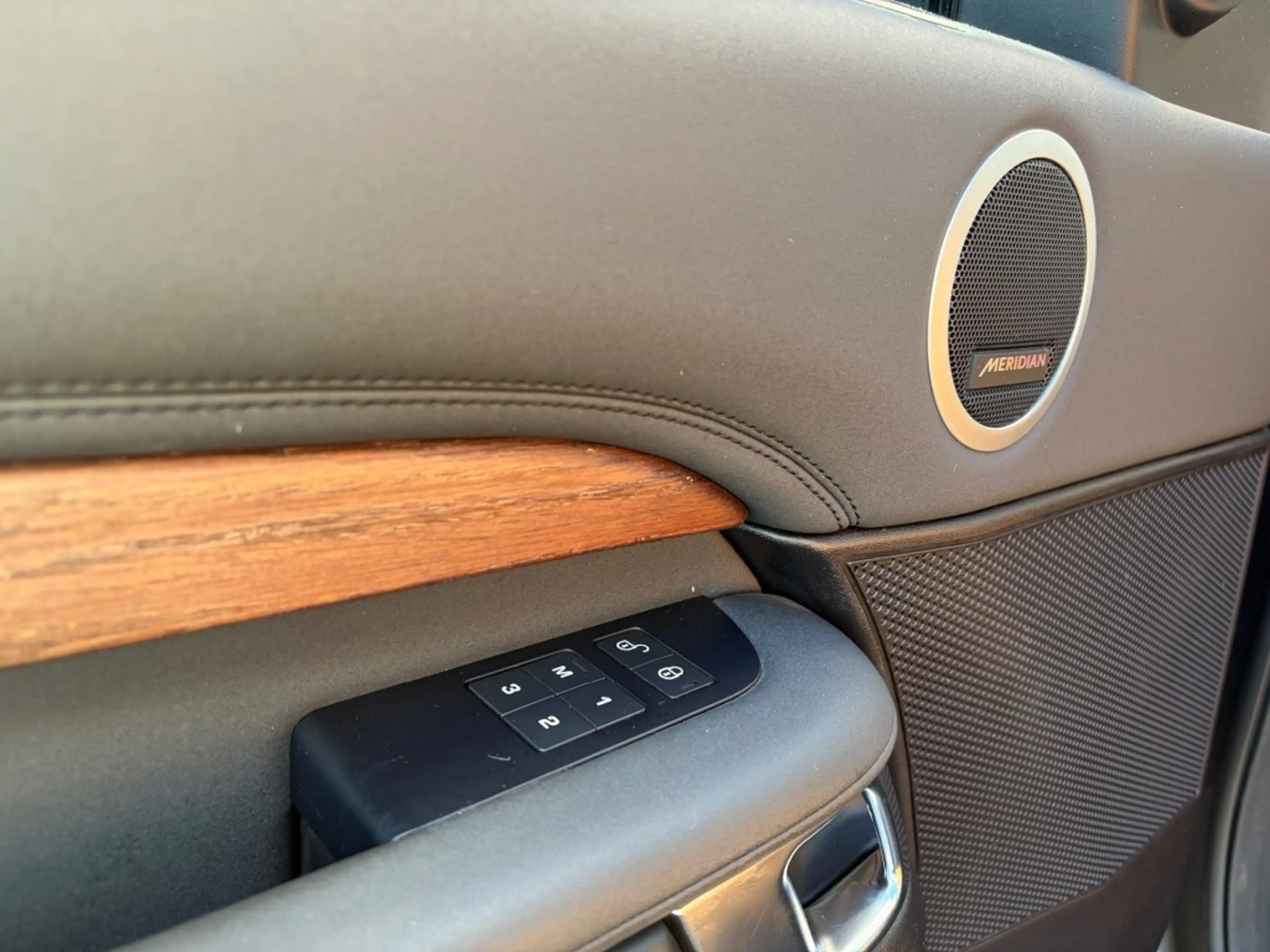 Land Rover Discovery 2.0 SD4 HSE Luxury 7-persoons Pano Luchtvering Mer — photo 13