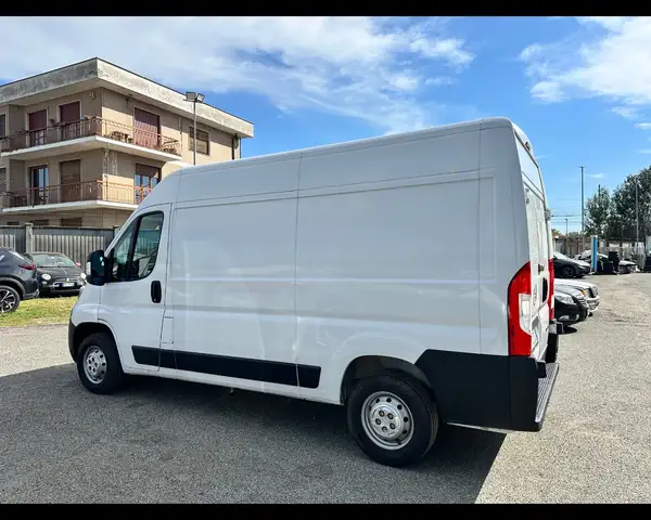 Opel Movano view 4