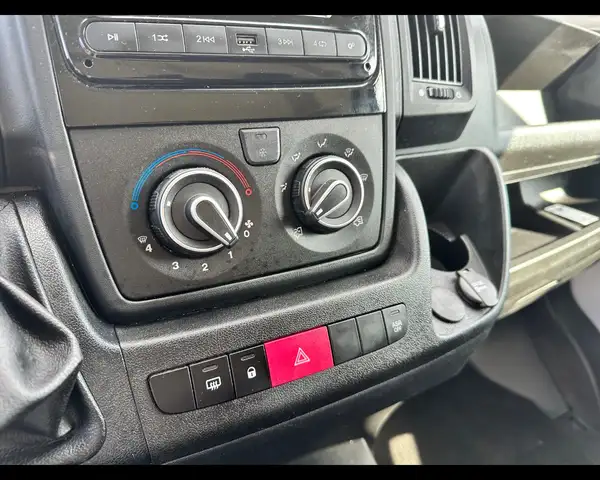 Opel Movano view 13