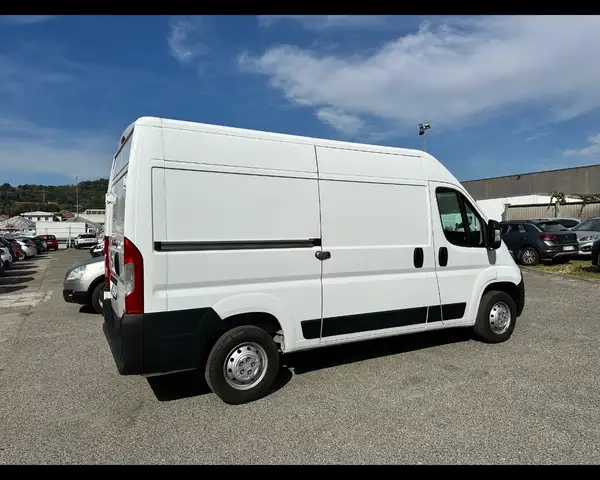 Opel Movano view 3