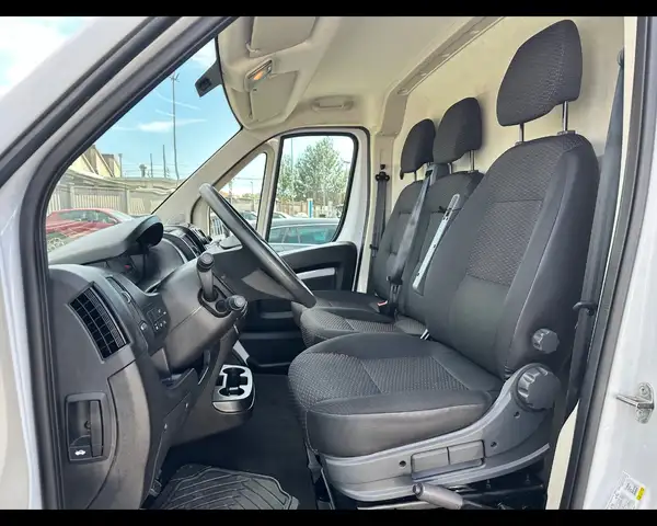 Opel Movano view 6