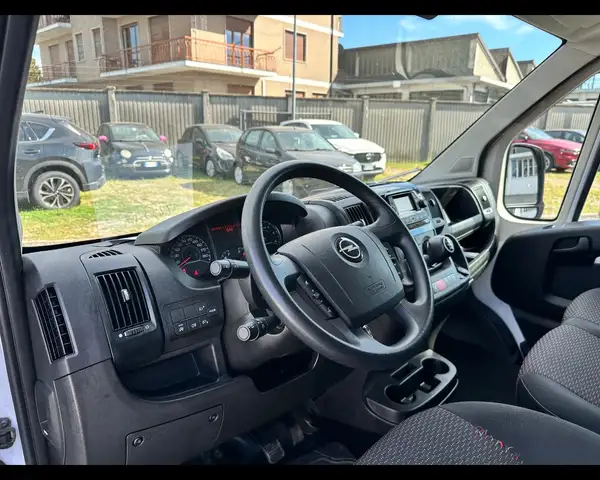 Opel Movano view 7