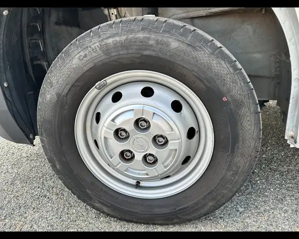 Opel Movano view 5