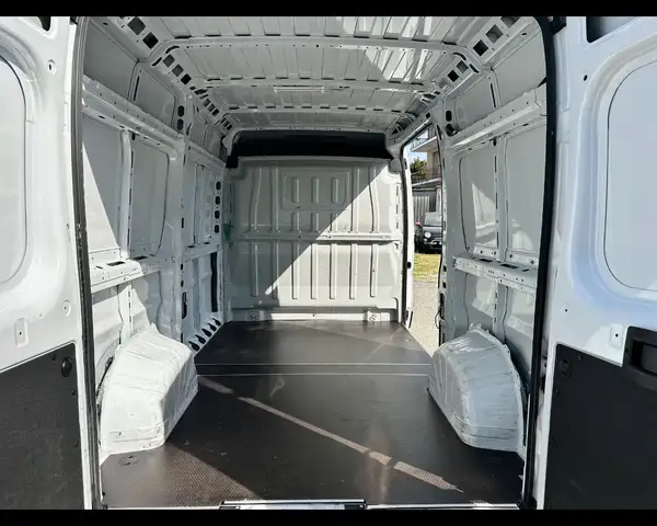 Opel Movano view 15
