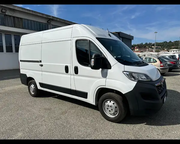 Opel Movano view 2