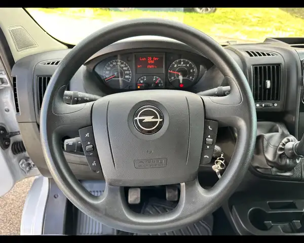 Opel Movano view 11