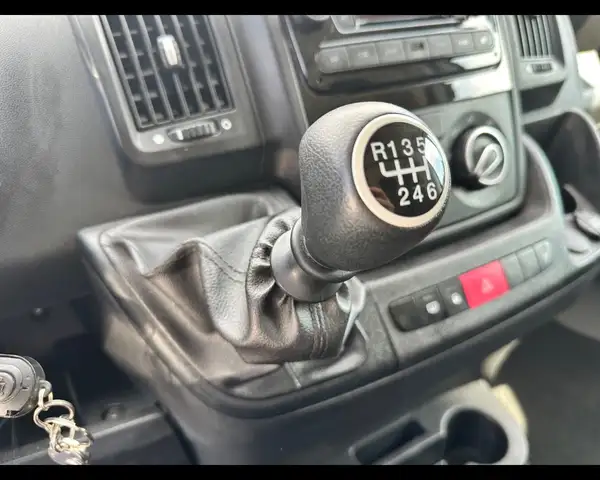 Opel Movano view 9