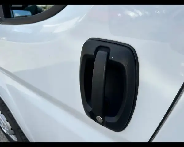 Opel Movano view 8