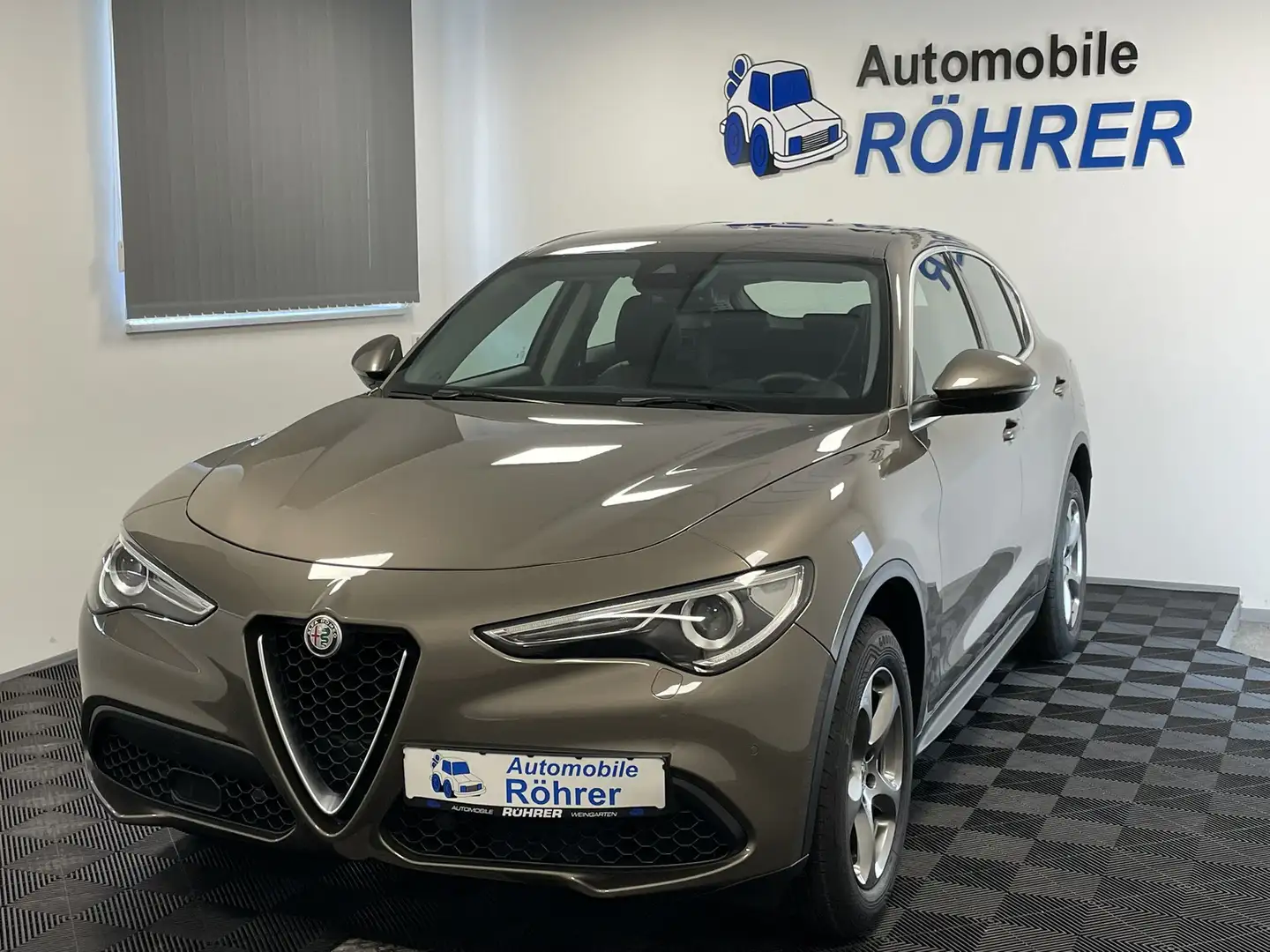 Alfa Romeo Stelvio 2.0 Turbo Super Q4 Navi Kamera Xenon H&K Коричневый - 1