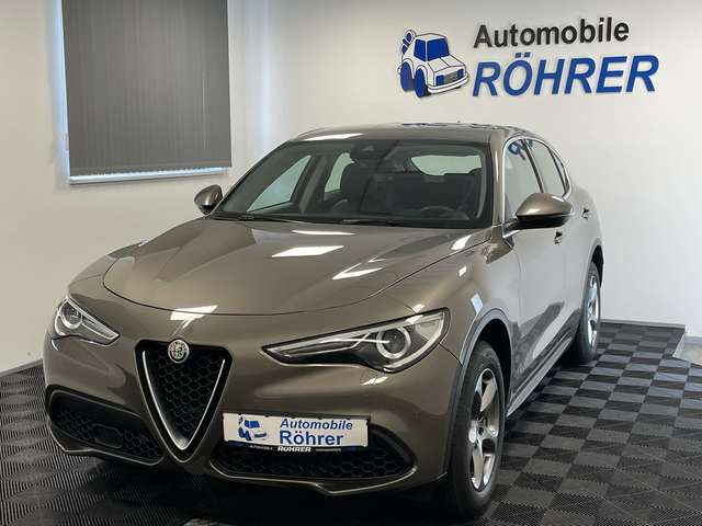 Imagine Alfa Romeo Stelvio 2.0 Turbo Super Q4 Navi Kamera Xenon H&K