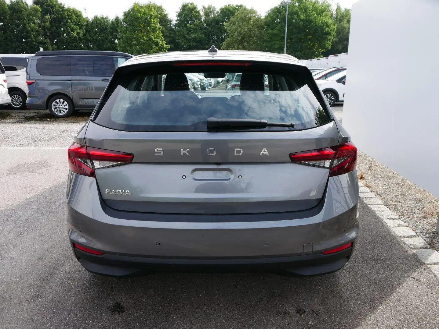 Skoda Fabia 130 Jahre Selection Plus 1,0 TSI  DSG*SMARTLINK... Grau - 2