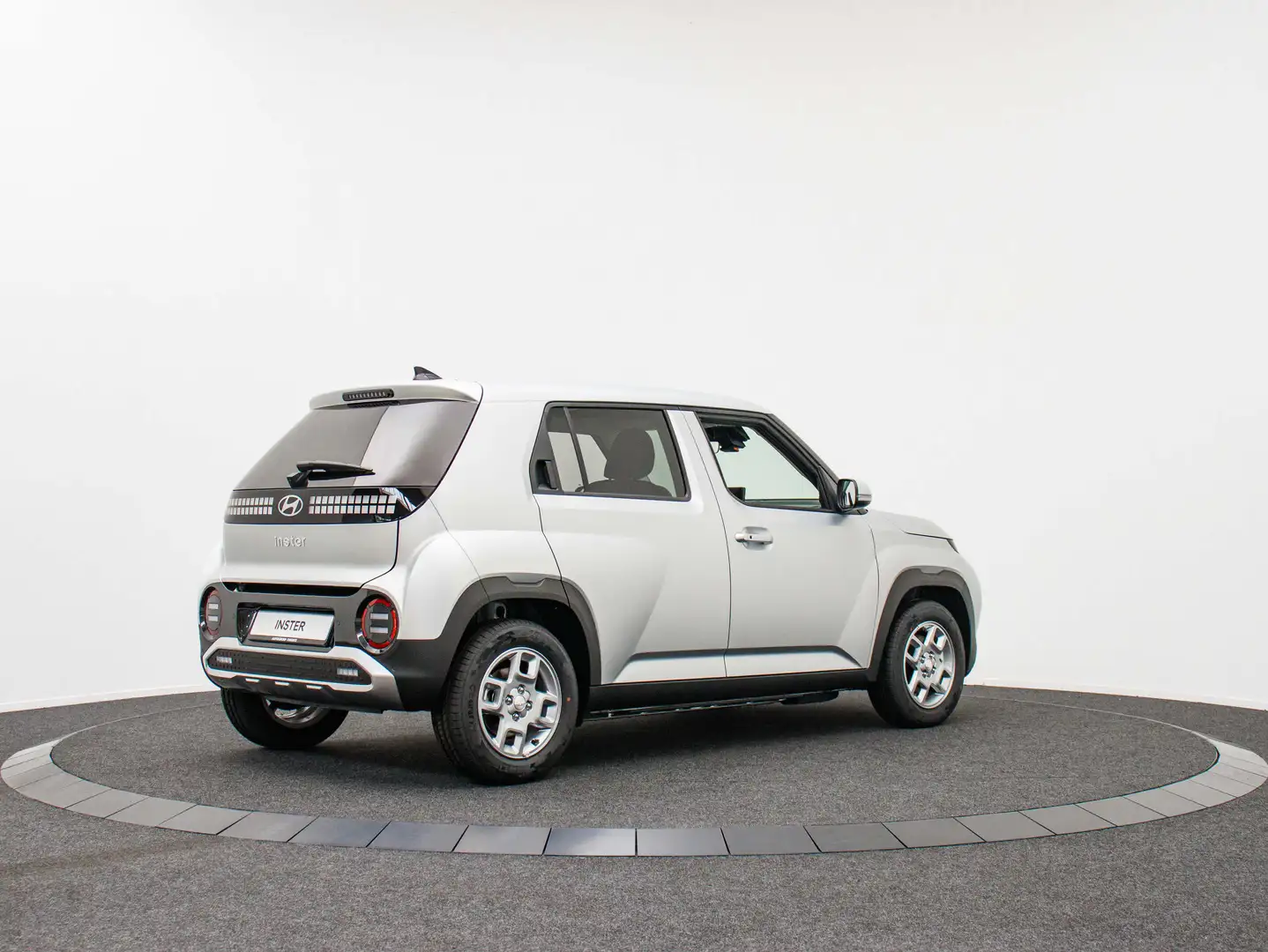 Hyundai Inster Electric 49 kWh Pulse Automaat (Aero Silver Matte) Szürke - 2