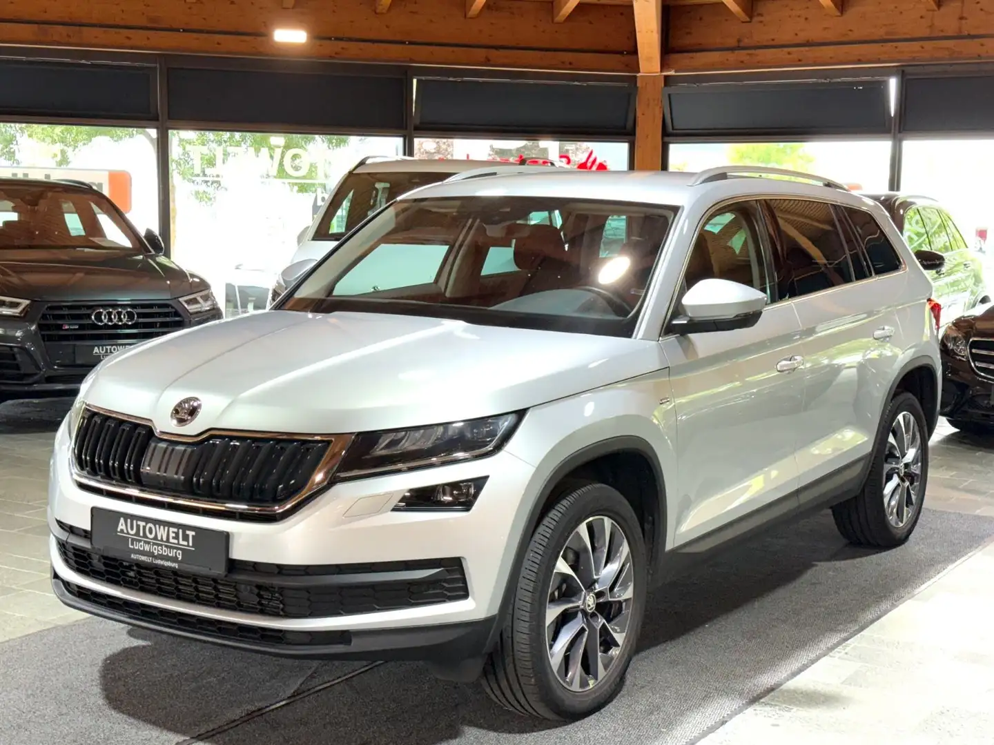 Skoda Kodiaq Drive 2.0 TDI 4x4 DSG TOP AUSSTATTUNG Silber - 1