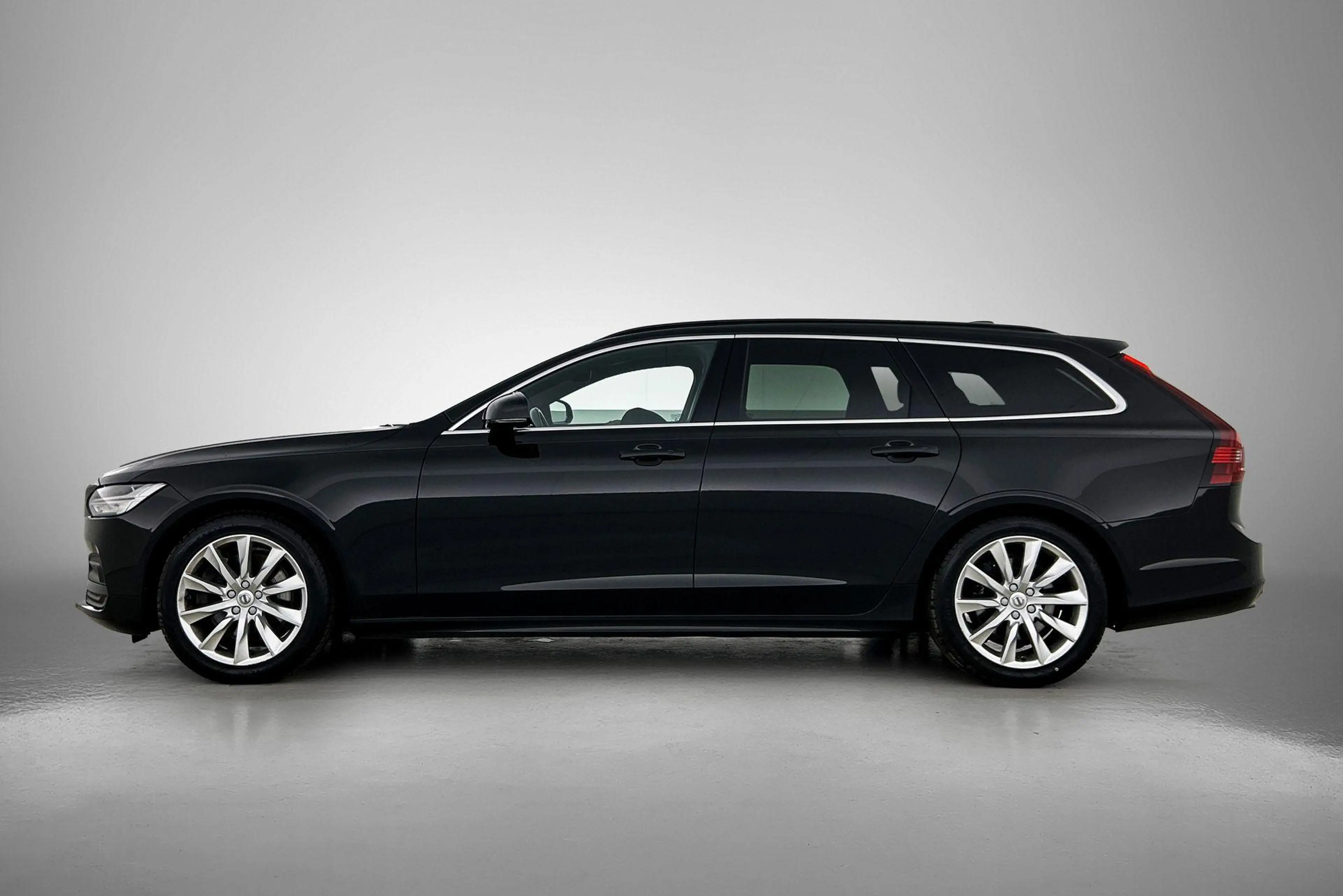 Volvo V90 2.0 B4 Momentum Business — photo 2