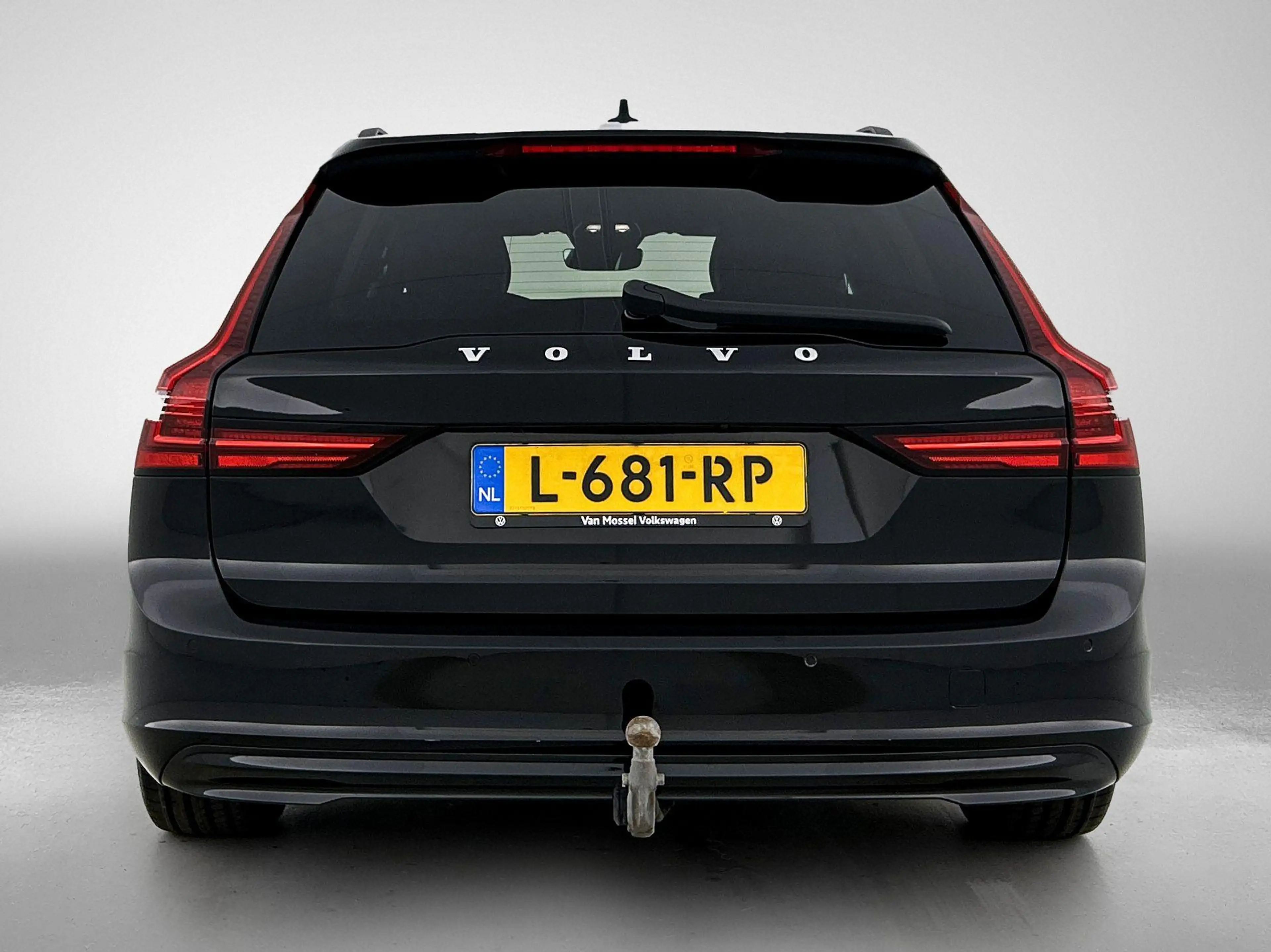 Volvo V90 2.0 B4 Momentum Business — photo 3