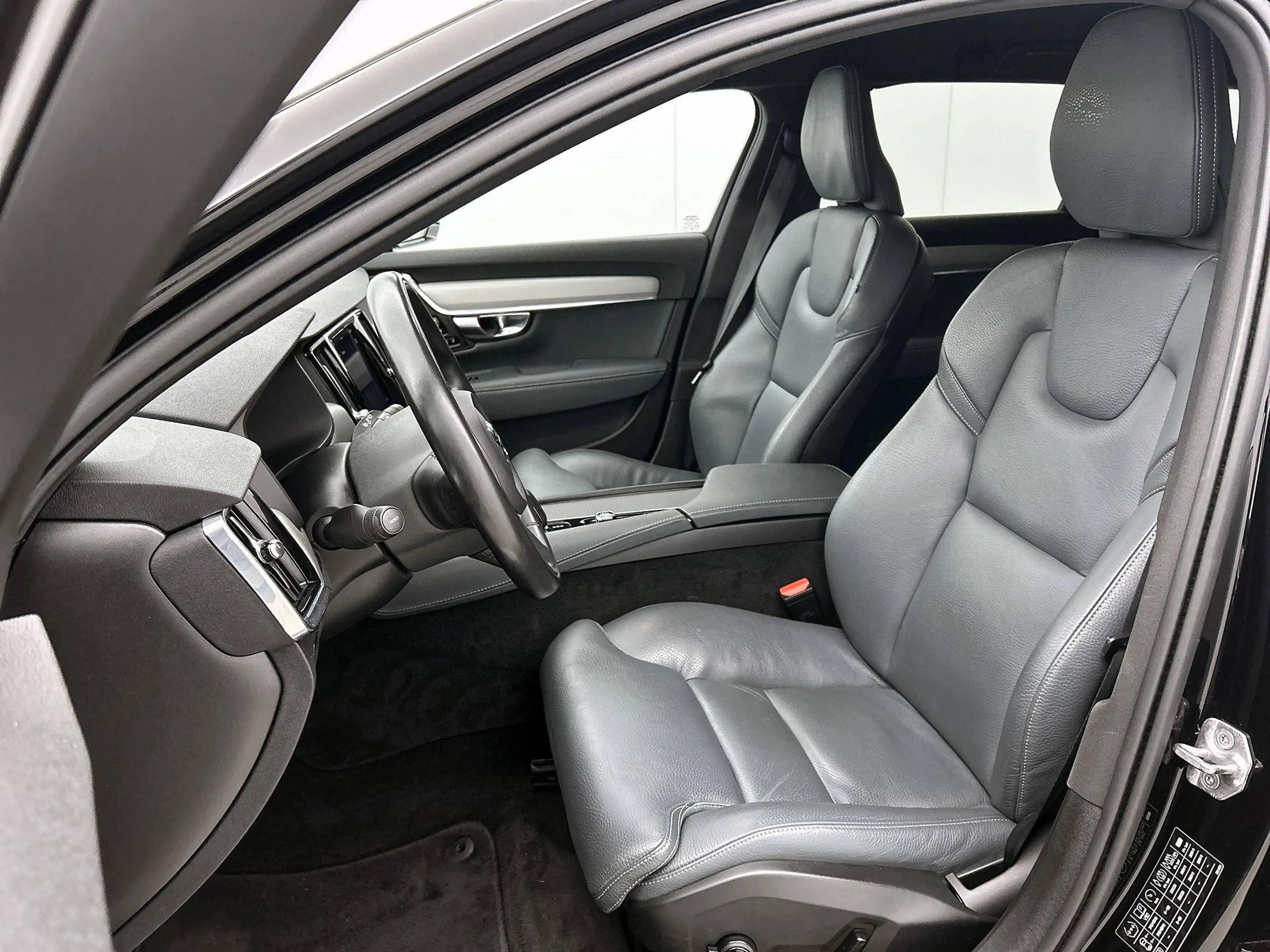 Volvo V90 2.0 B4 Momentum Business — photo 15