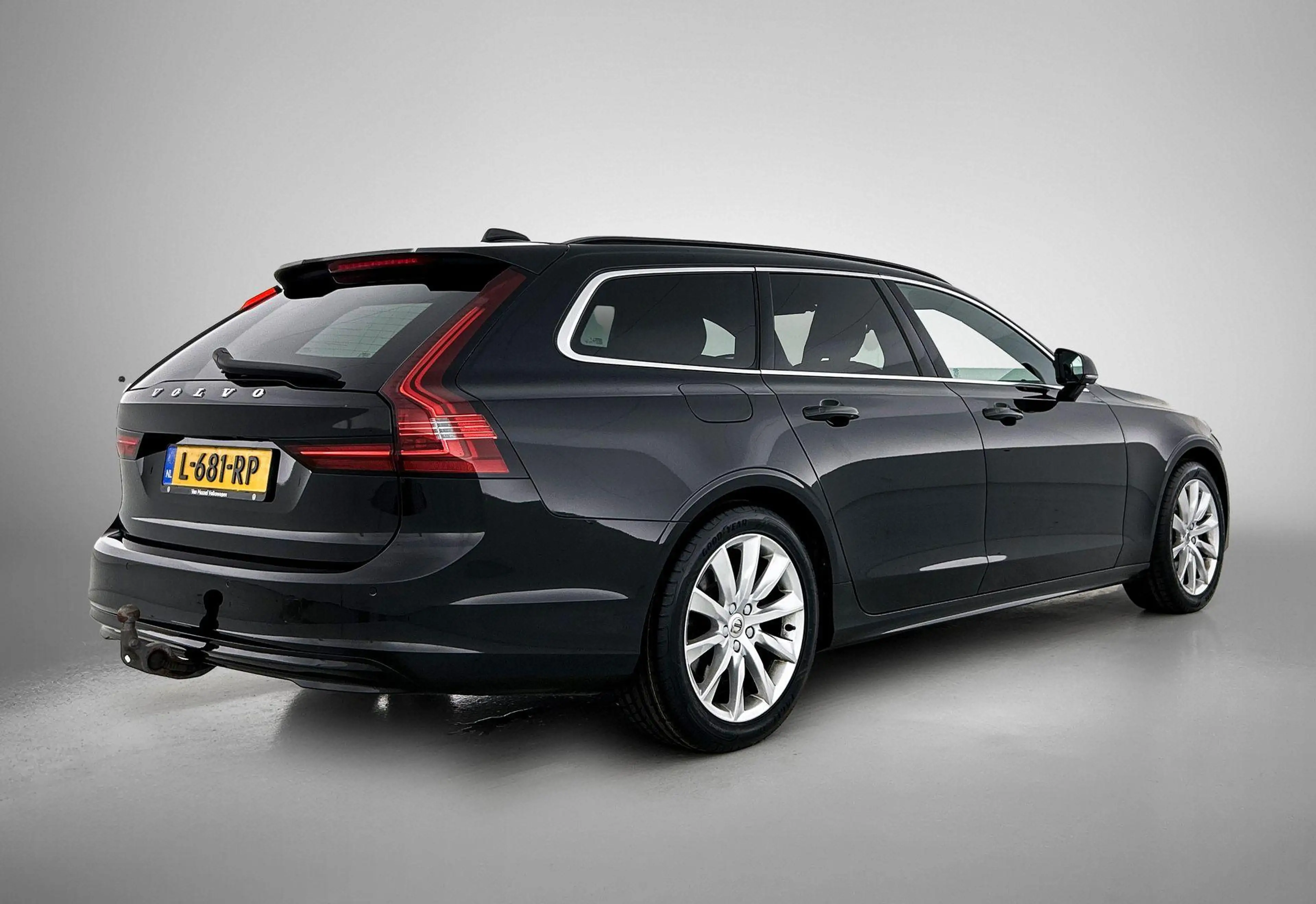 Volvo V90 2.0 B4 Momentum Business — photo 4
