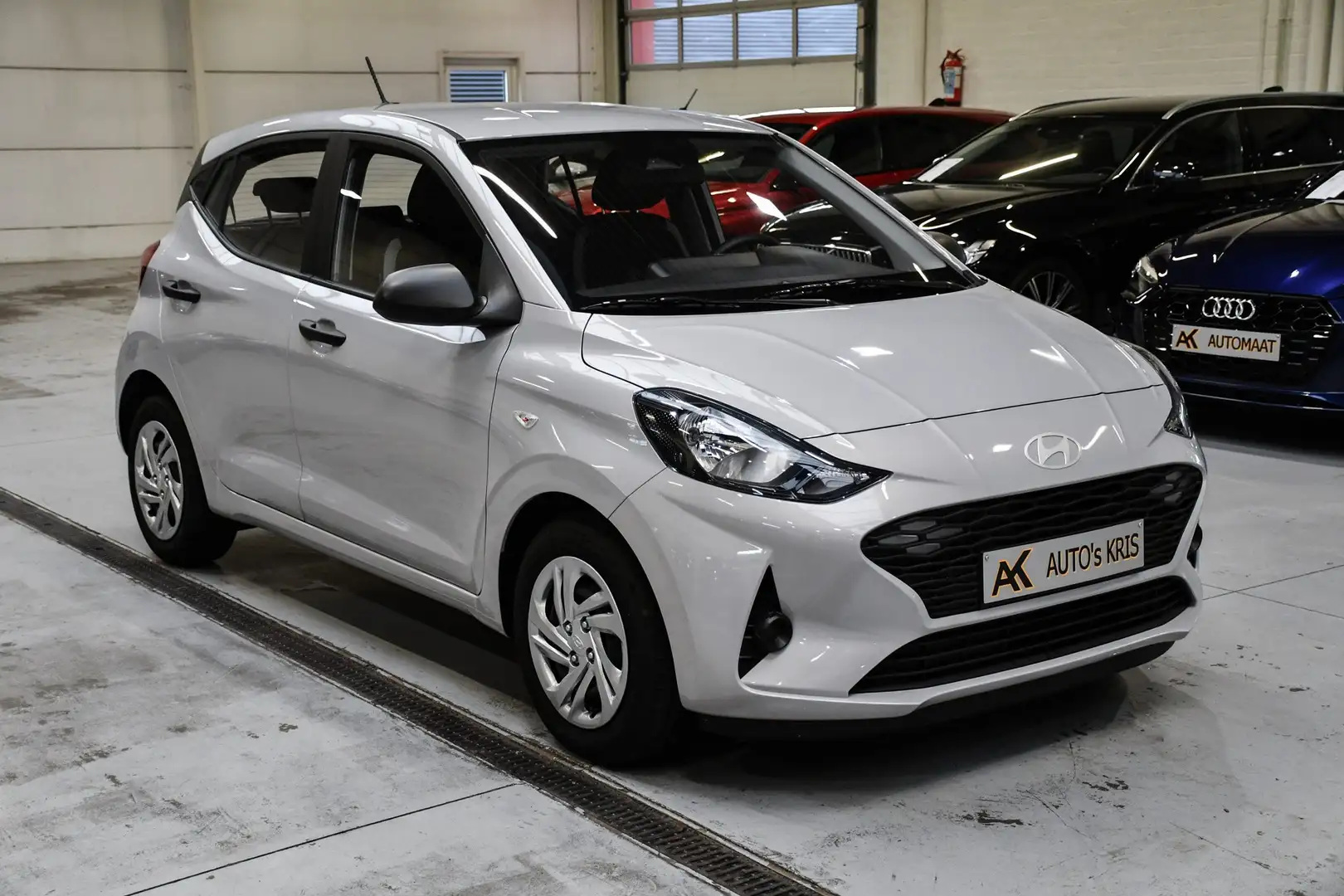 Hyundai i10 i10 1.0 Comfort - NAVIGATIE / SMARTLINK / CAMERA Gris - 2