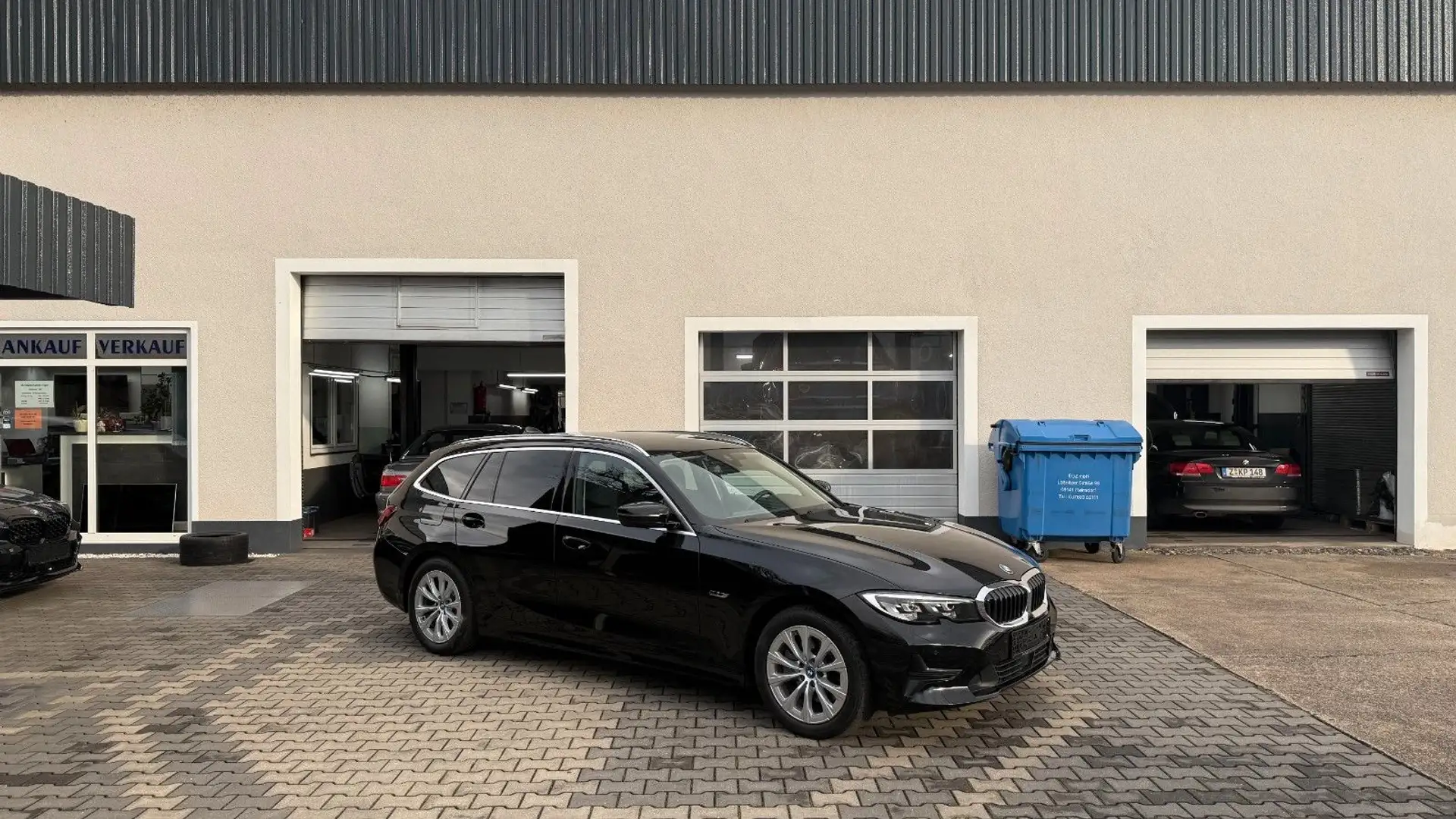 BMW 320 e Tour DAB Abstandstempomat Driv Assis LED Schwarz - 1