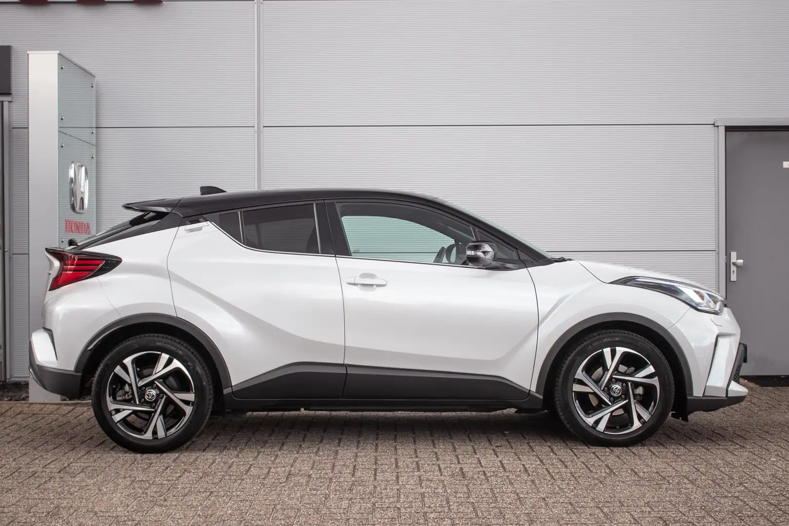 Toyota C-HR 2.0 Hybrid GR-Sport All-in rijklaar | stoel+stuurv Wit - 2